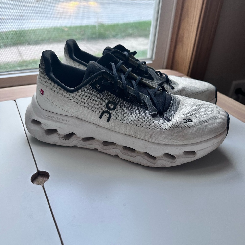 On Running Women's Cloudtilt Size 9 - Picture 2 of 4